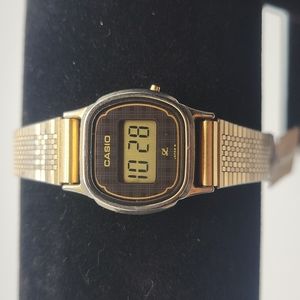 Very cool delicate vintage Casio digital watch model 85 L-790G